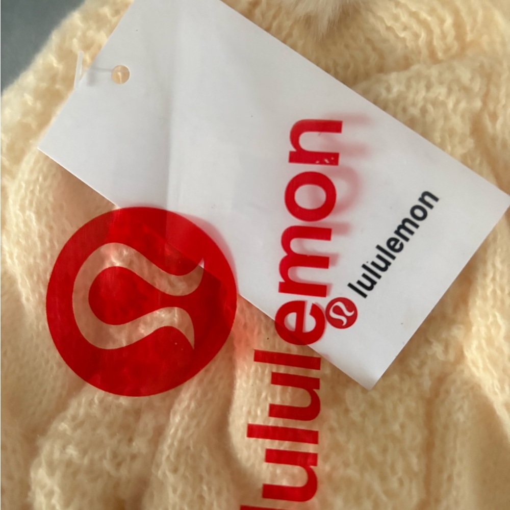 Lululemon Soft Cream Knit Toboggan.  NEW - Picture 3 of 3